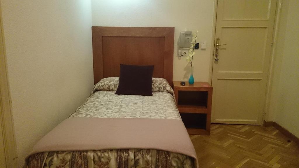 Hostal Greco Gran Via Мадрид Номер фото